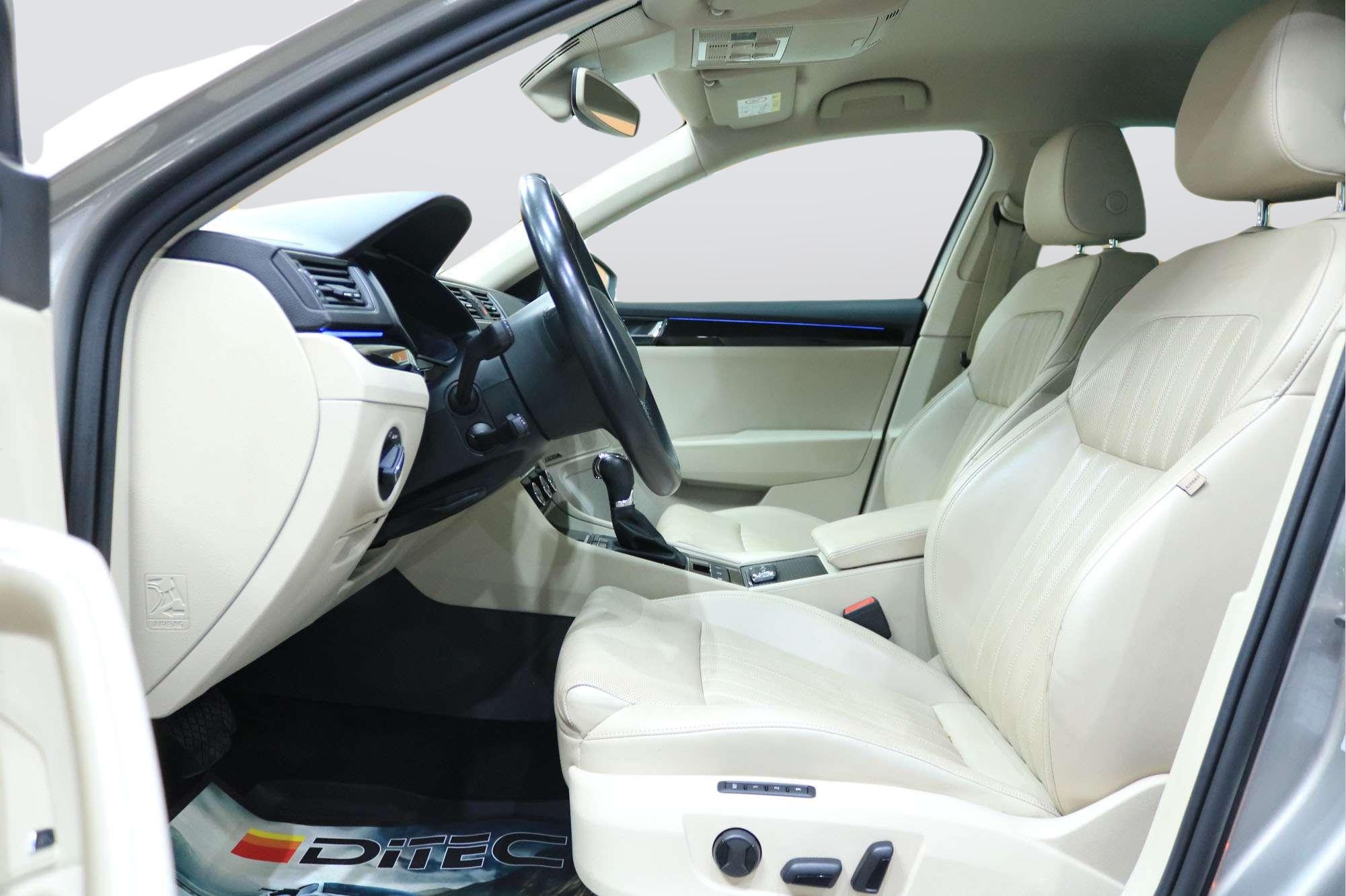 Skoda Superb 2016, bild 6/49