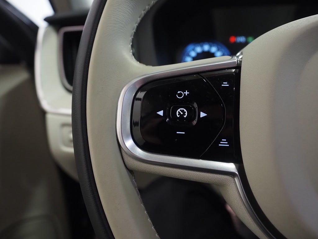 Volvo XC60 D5 AWD Geartronic Inscription Polestar Pano Skinn Navi 2018