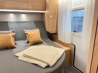 Husbil-halvintegrerad Adria CORAL PLUS 670 DC 20 av 28