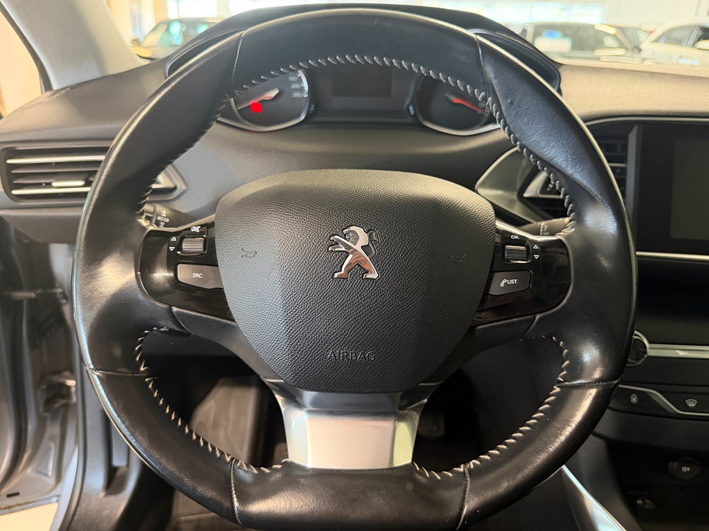Peugeot 308 SW 1.2 PureTech 130 EAT Allure SoV Hjul thumbnail