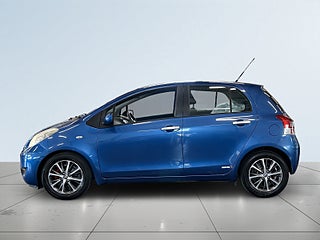 Toyota Yaris 5-dörrar 1.33 Dual VVT-i S&V-hjul Dragkrok Mok-värmare – bild 4