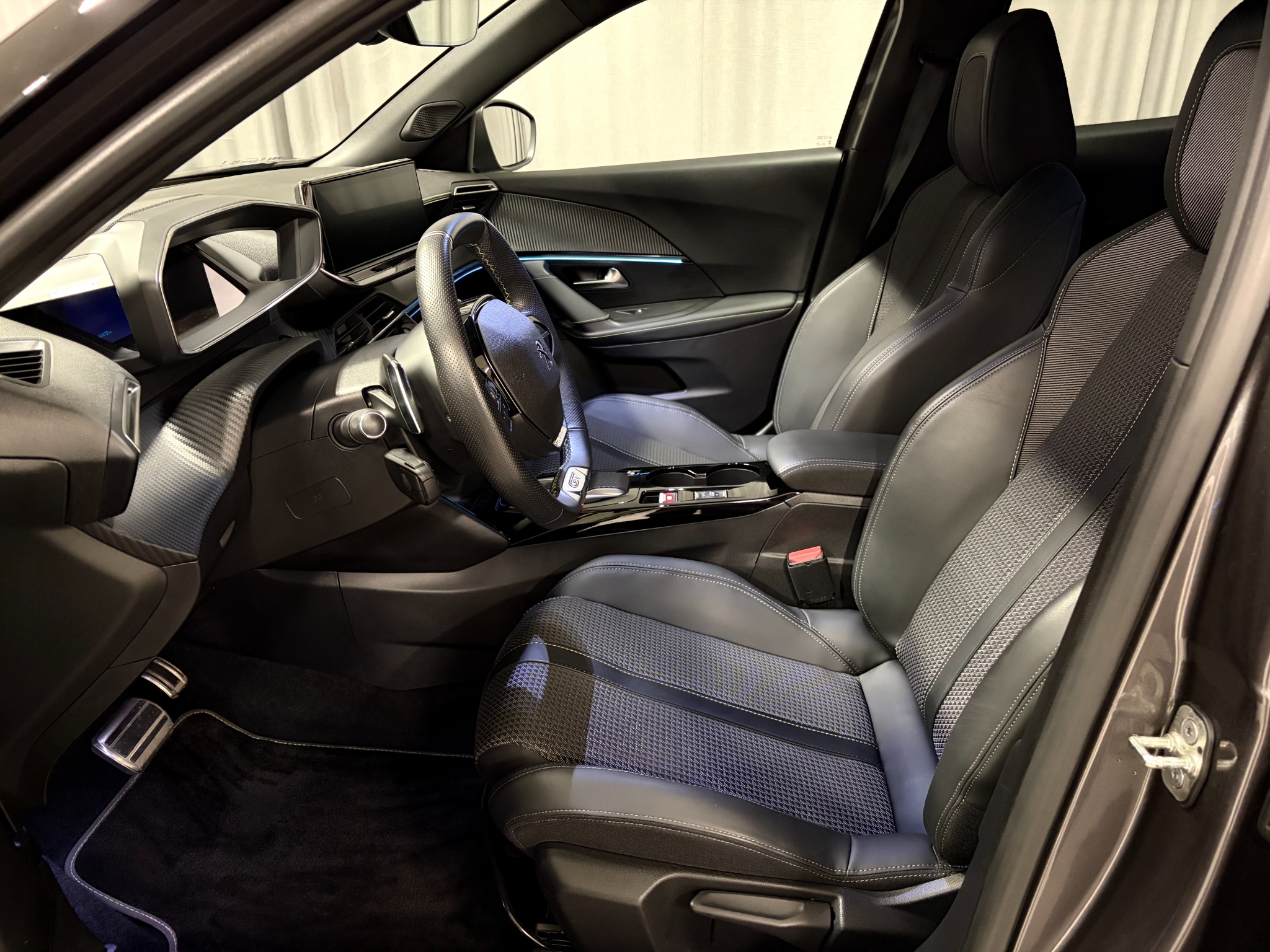 Peugeot 2008 GT PureTech 130 AUT 2023, bild 7/10