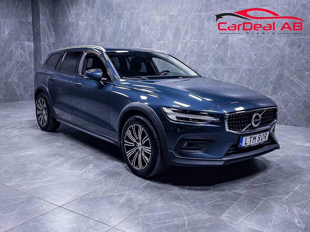 Volvo V60 Cross Country B4 AWD Geartronic Värmare Kamera CarPlay Navi Drag VOC