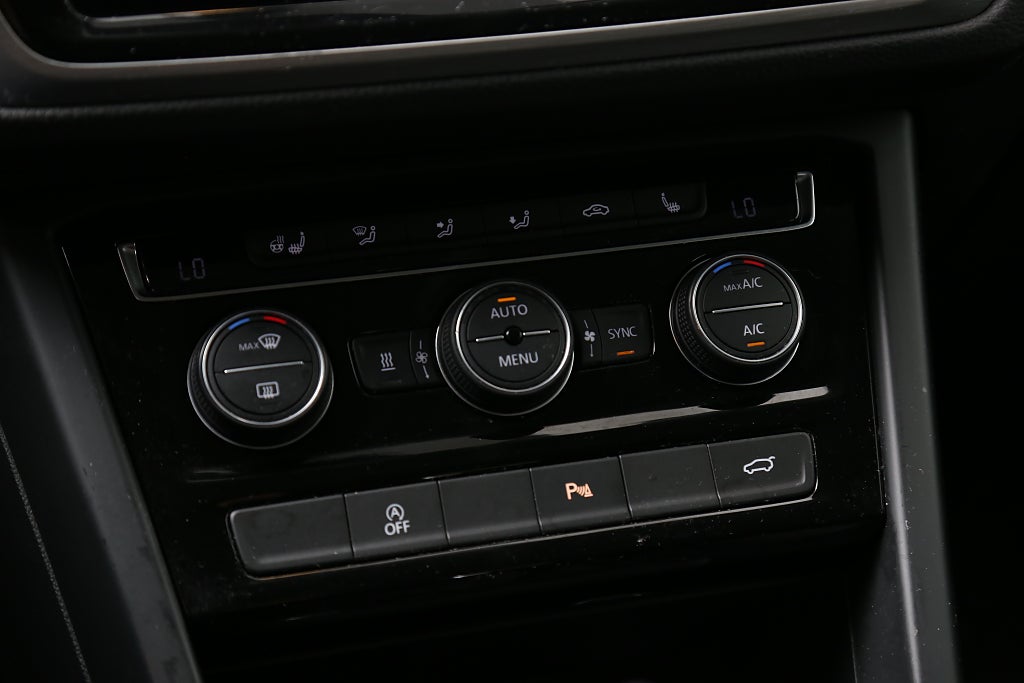 Volkswagen Touran 1,5 TSI 150hk R-Line DSG Värme Drag 7-sits 2021