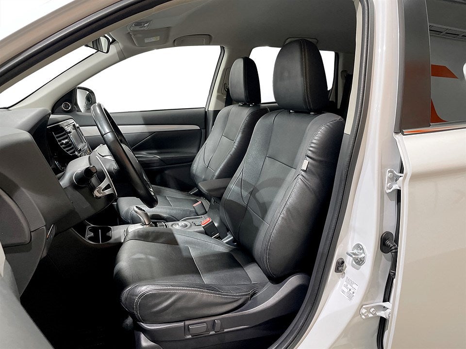 Bild på Mitsubishi Outlander Business PHEV 203 Aut 4WD - B-KAMERA, ELSTOL