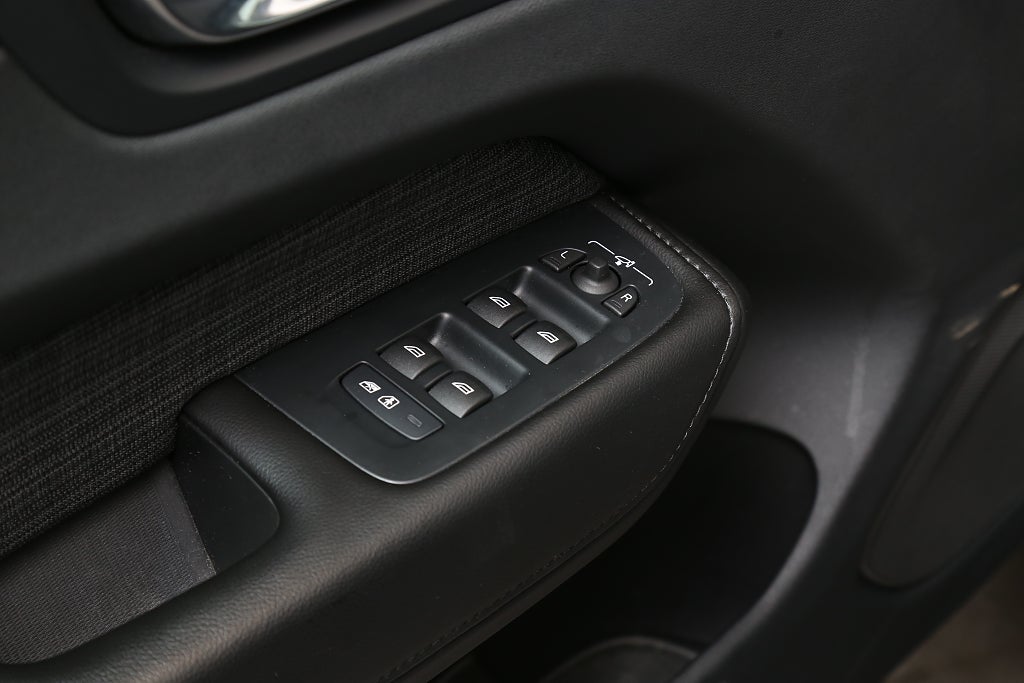 Volvo XC60 Recharge T6 350hk Momentum AWD Panorama Kamera Leasbar 2023