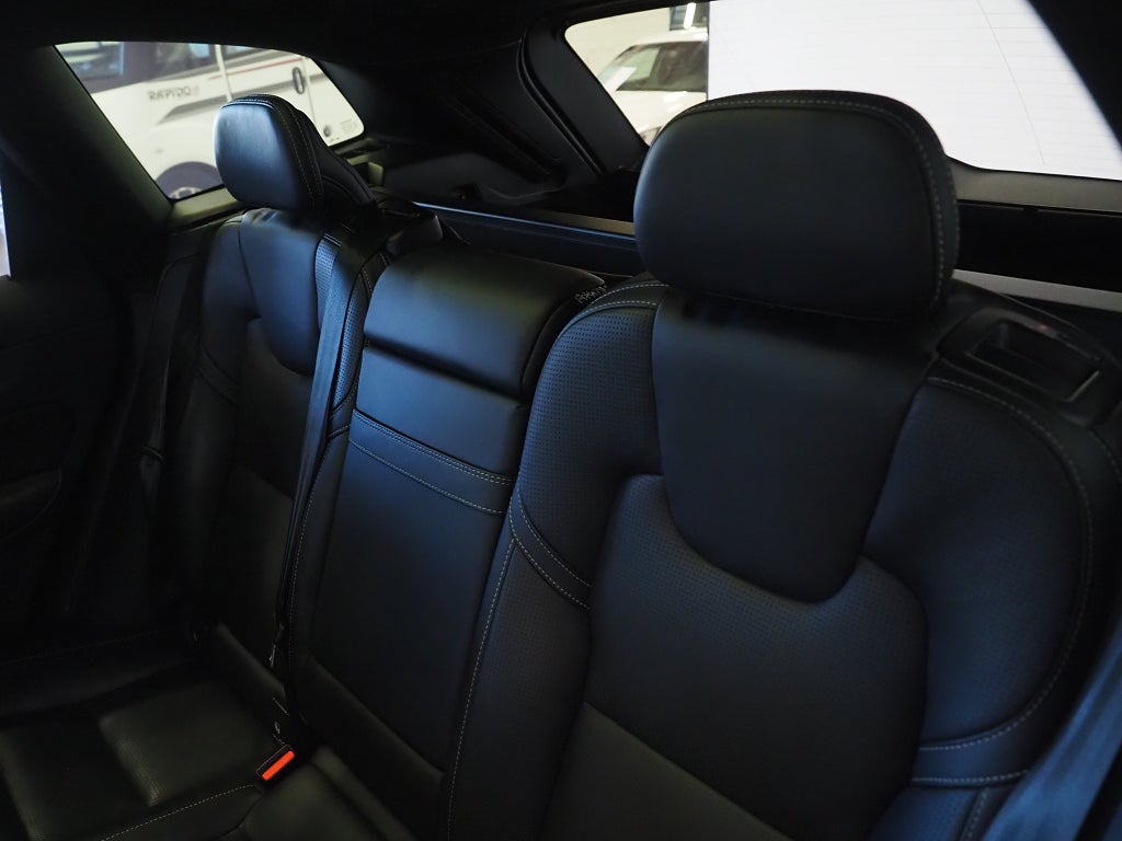 Volvo XC60 T8 392hk AWD R-Design B&W Luft 22" Pano Drag Se Spec!