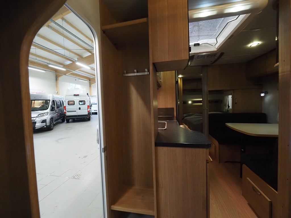 Polar 620 CTX Svit AC Vintervagn Dinette Franskbädd ALDE