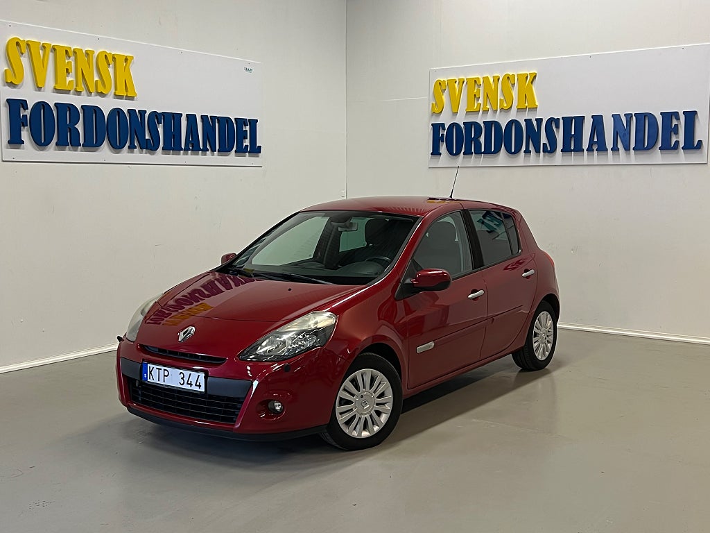 Renault Clio 5-dörrars 1.2 (Endast 8.800 Mil) (Årsskatt = 976KR)