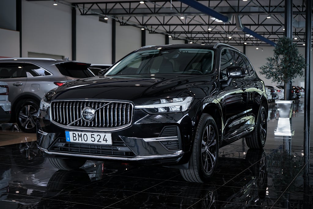 Volvo XC60 Recharge T6 AWD Geartronic Core Edition | LR | Pano |