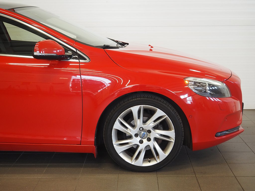 Volvo V40 D2 Summum Pano B-Kam Keyless Skinn Drag Nav D-Värm 2013