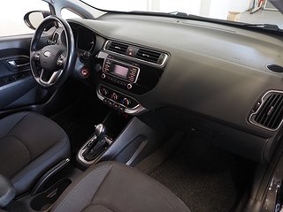 Halvkombi Kia Rio 9 av 20