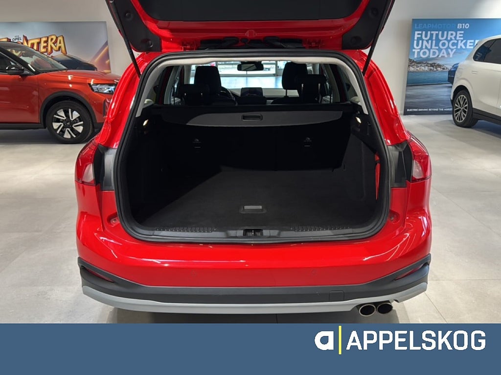 Ford Focus Ecoboost Active Kombi |RÄNTA 3,99%|V-HJUL INGÅR| thumbnail