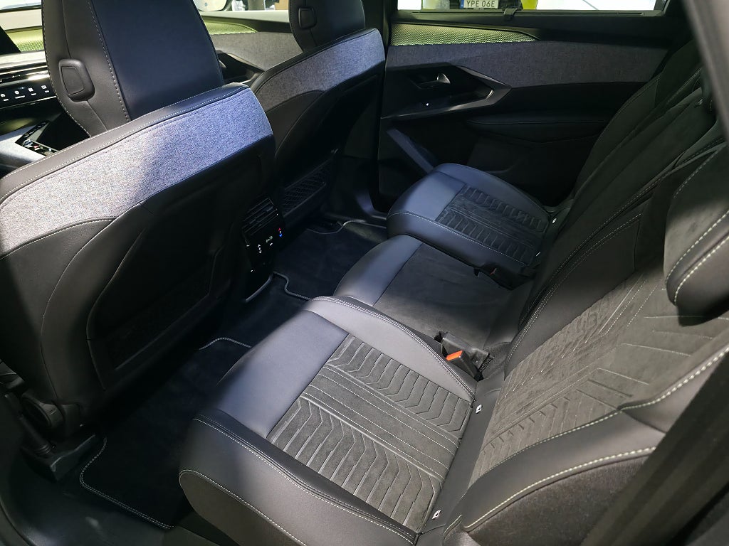 Bild på Peugeot E-5008 GT 214hk Aut - 7-SITS,B-KAMERA,DRAG