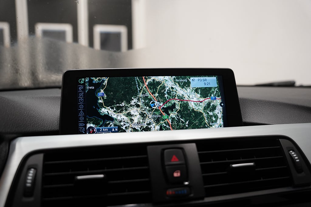 BMW 320D xDrive Touring 184hk Sport HIFI Panorama Farthållare