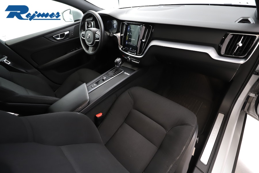 Volvo V60 D4 AWD Momentum SE II 2020, bild 6/56