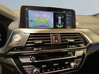 BMW X3 xDrive30e M Sport 1 ägare Cockpit Drag Kamera Pvärm SoV – bild 18