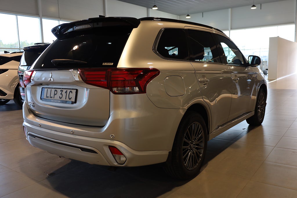 Mitsubishi Outlander PHEV CVT S-Edition Lucka 360° Navi Läder Drag Rattvärm 2020