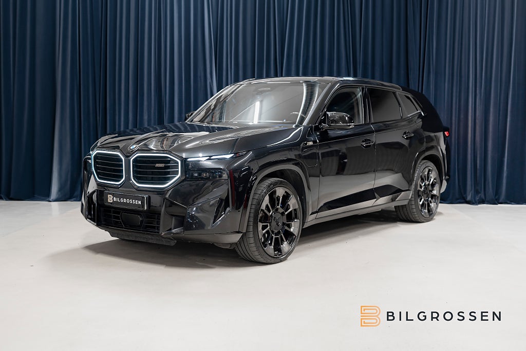BMW XM 4.4 V8 xDrive B&W Merino Massage Softclose Bakaxelstyrn