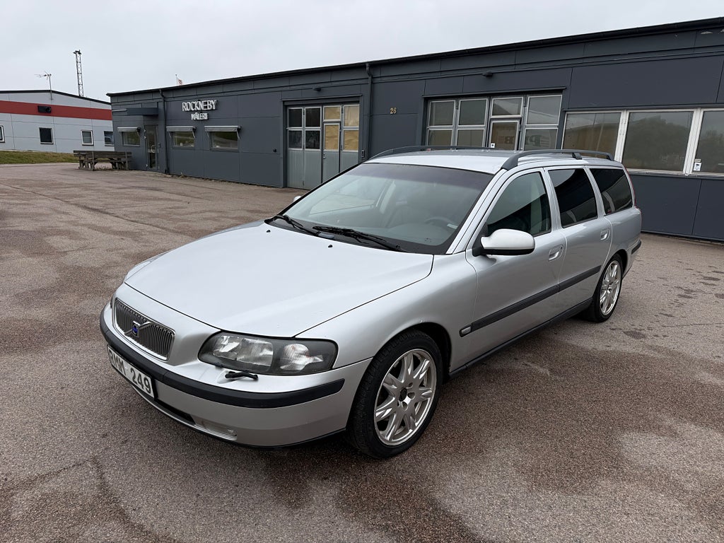 Volvo V70 2.4 T | AUTOMAT | NYBES | NYSERVAD | DRAG | AC | 