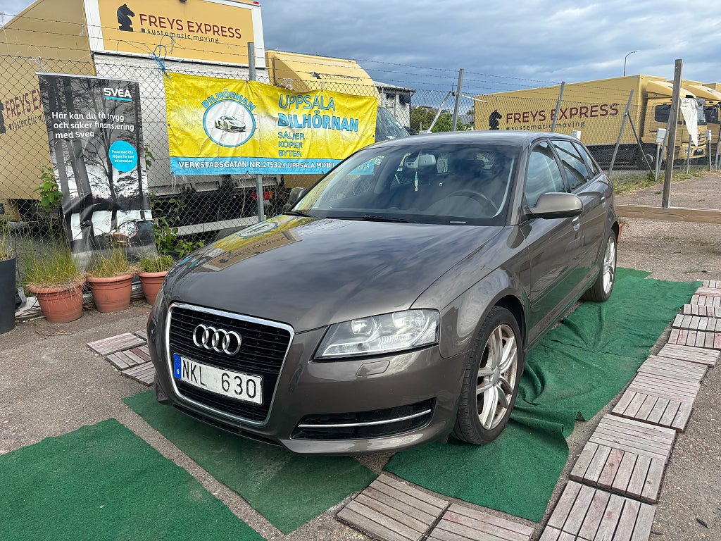 Audi A3 Sportback 1.6 TDI/auto/ S Tronic Attraction, Comfort 