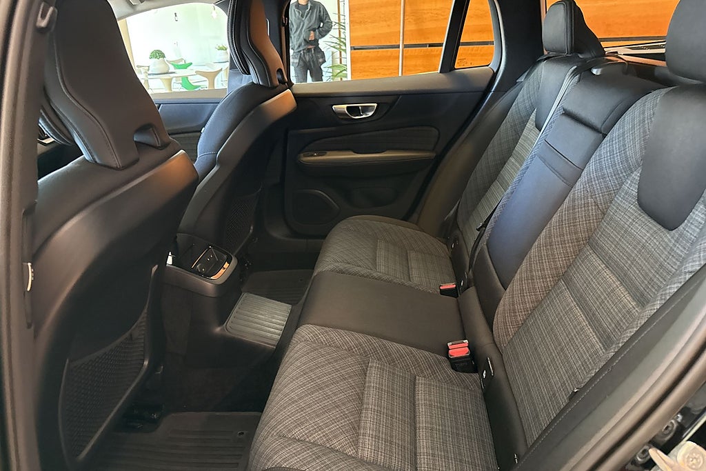Volvo V60 Recharge T6 AWD Aut Core Edition Kamera Voc Värmare Dra miniatyr 13