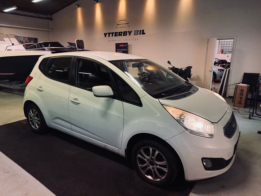 Kia Venga 1.4 CRDi ECO Comfort Nybesiktad M+S däck Billig Småbil!