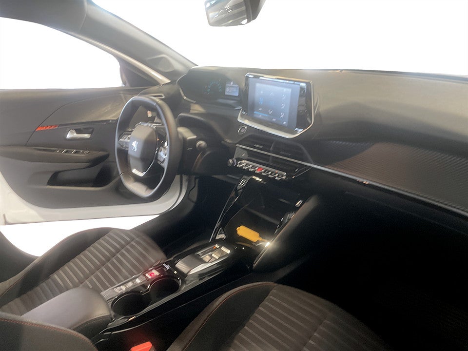 Bild på Peugeot E-208 Active Pack 50kWh 136hk Aut CARPLAY BACKSENSORER