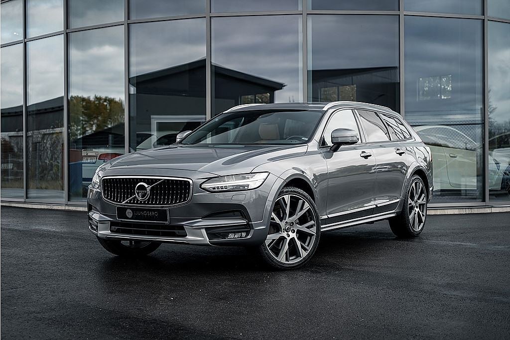 Volvo V90 Cross Country D5 AWD / HUD / Pano / 360 / SE SPEC