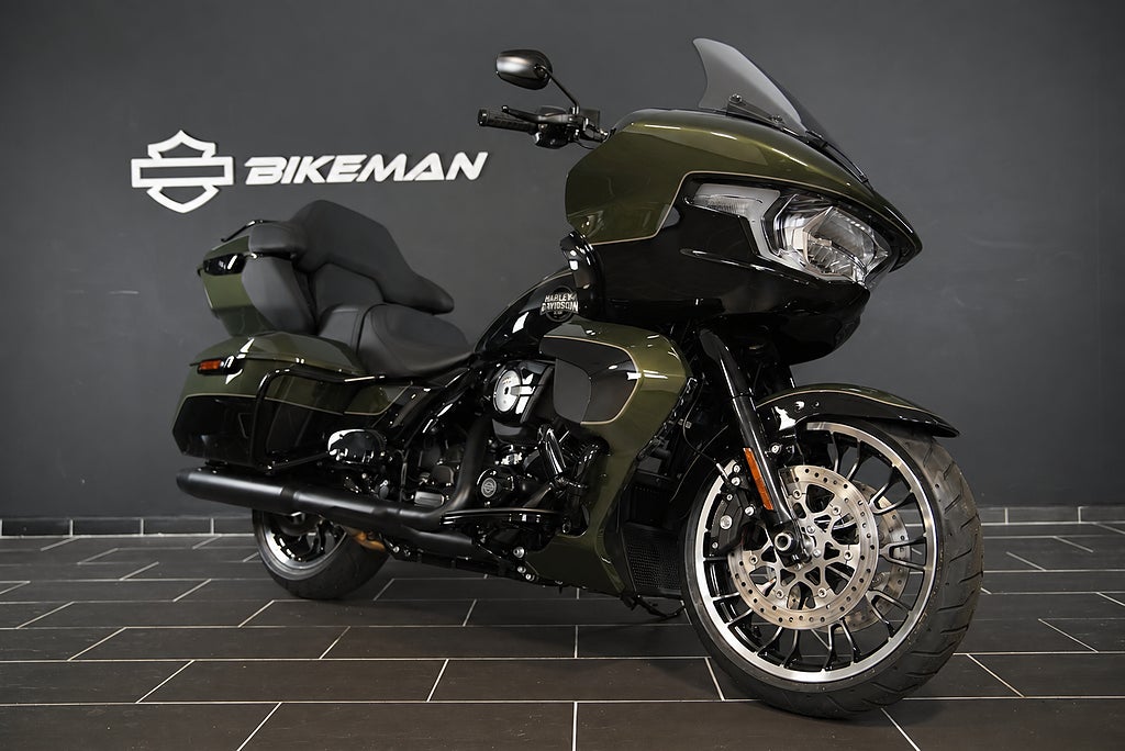 Harley-Davidson Road Glide Limited - Black Trim 