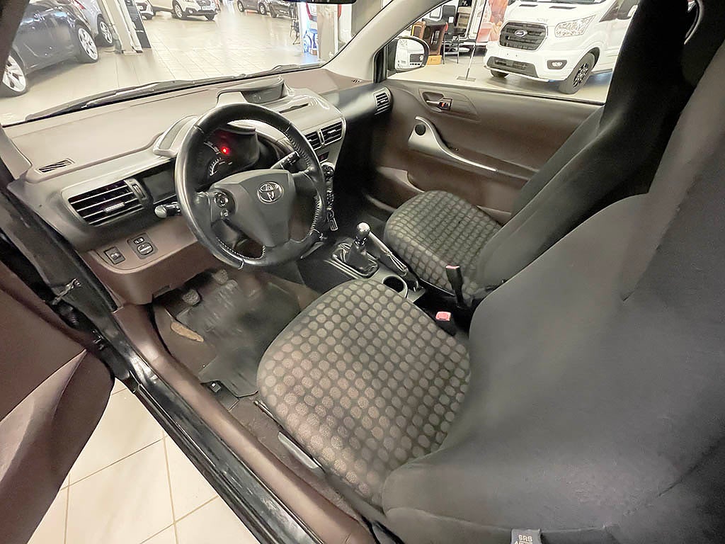 Toyota iQ 1.0 VVT-i Manuell 68hk