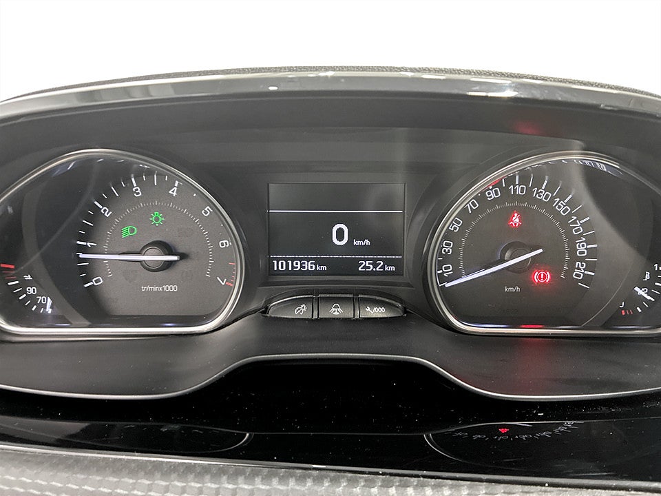 Bild på Peugeot 2008 Allure 1.2 PT 82hk KUPÉVÄRMARE