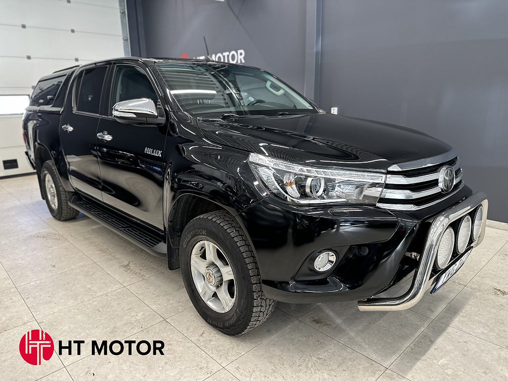 Toyota Hilux Dubbelhytt 2.4 AWD/B-Kamera/Värmare/Drag/NAV/Extraljus 