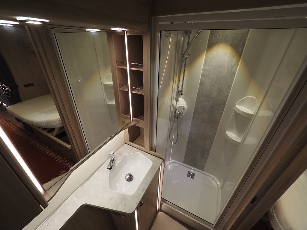 Kabe Imperial 630 TDL Mover I Markis I Låga långbäddar I Ugn I ALDE I 2021