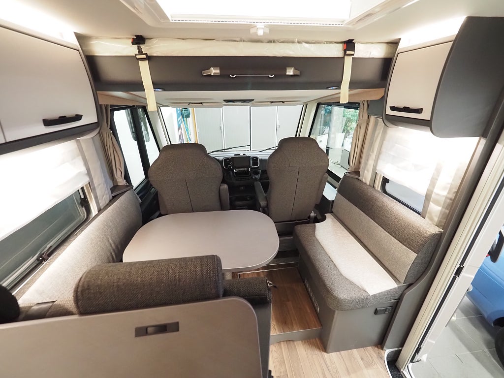 Knaus L!ve I 700 MEG 180hk I ALDE I Låga långbäddar