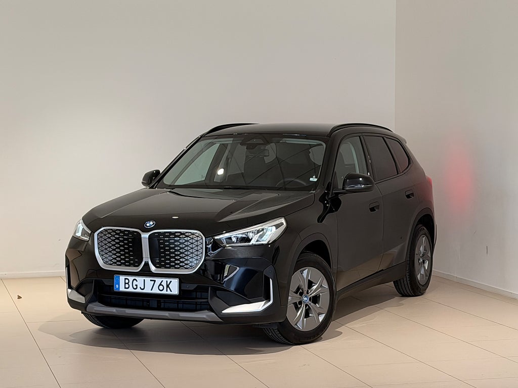BMW iX1 eDrive 20, Drag, Värmare, Rattvärme, Navigation