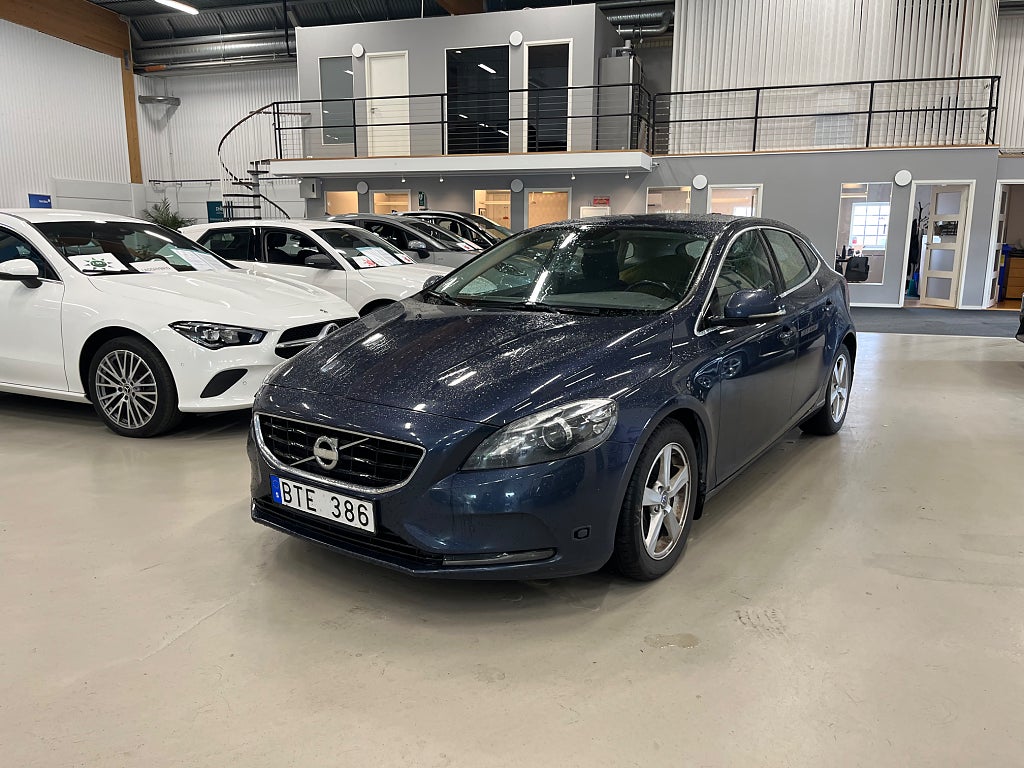 Volvo V40 D2 Momentum (drag+värmare) 2.99% Ränta