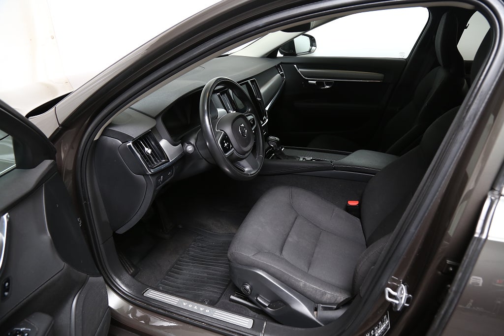Volvo V90 T4 190hk Momentum SE Aut Head-up Kamera VOC Drag 2019