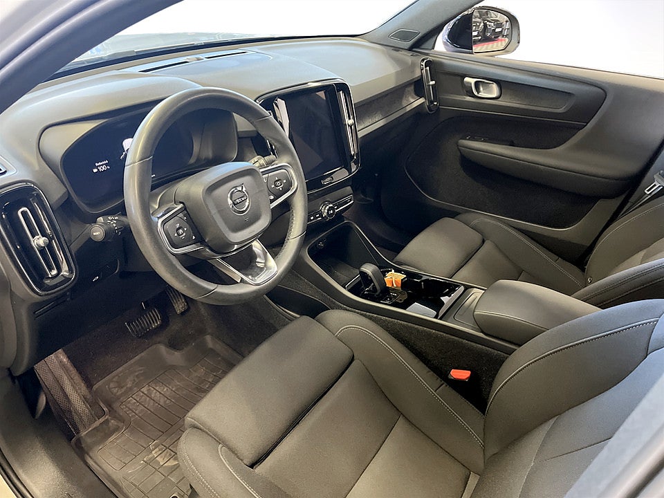 Bild på Volvo XC40 Core Recharge Single Motor 230hk Aut B-KAMERA CARPLAY