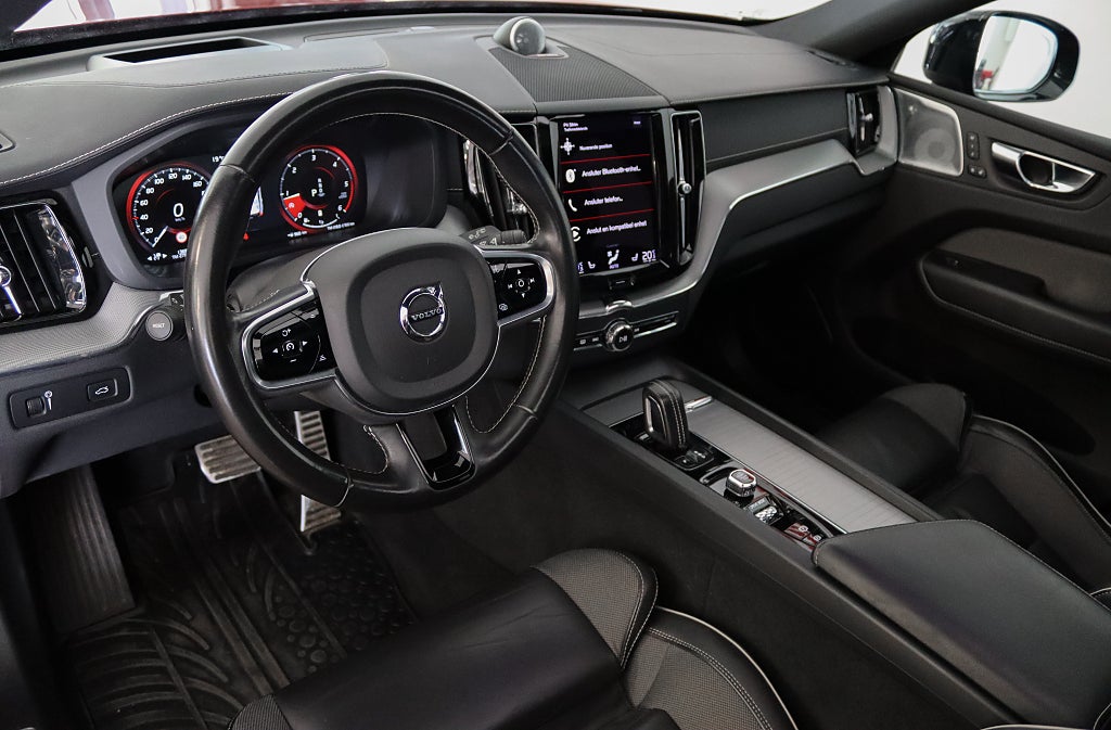 Volvo XC60 B5 AWD R-Design Pano B&W B-kamera HuD Drag