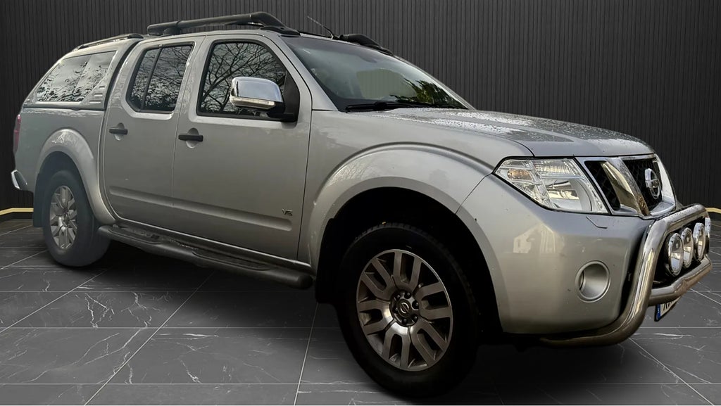 Nissan Navara DUBBELHYTT 3.0 DCI V6 4X4 MOMS SKINN BOSE TAKLUCKA DRAG