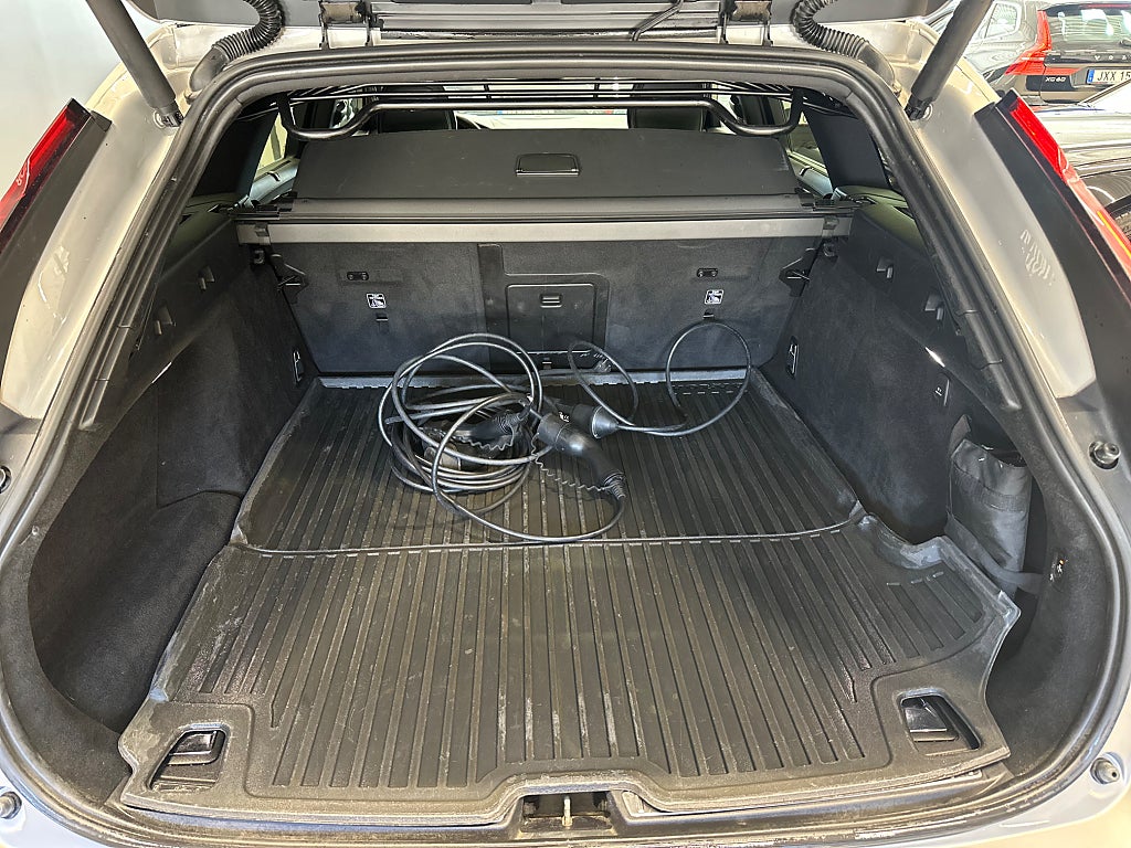 Volvo V90 T6AWD/Ultimate Dark/Luft/360-Kamera/Drag/Pano 4.99%