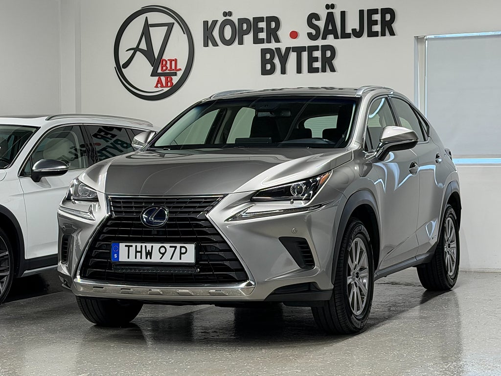Lexus NX 300h AWD 2.5 AWD E-CVT Comfort GPS KAM DRAG carplay