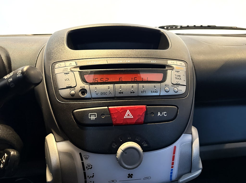 Toyota Aygo 5-dörrar 1.0 VVT-i MultiMode NYBESIKTIGAD AC S+V