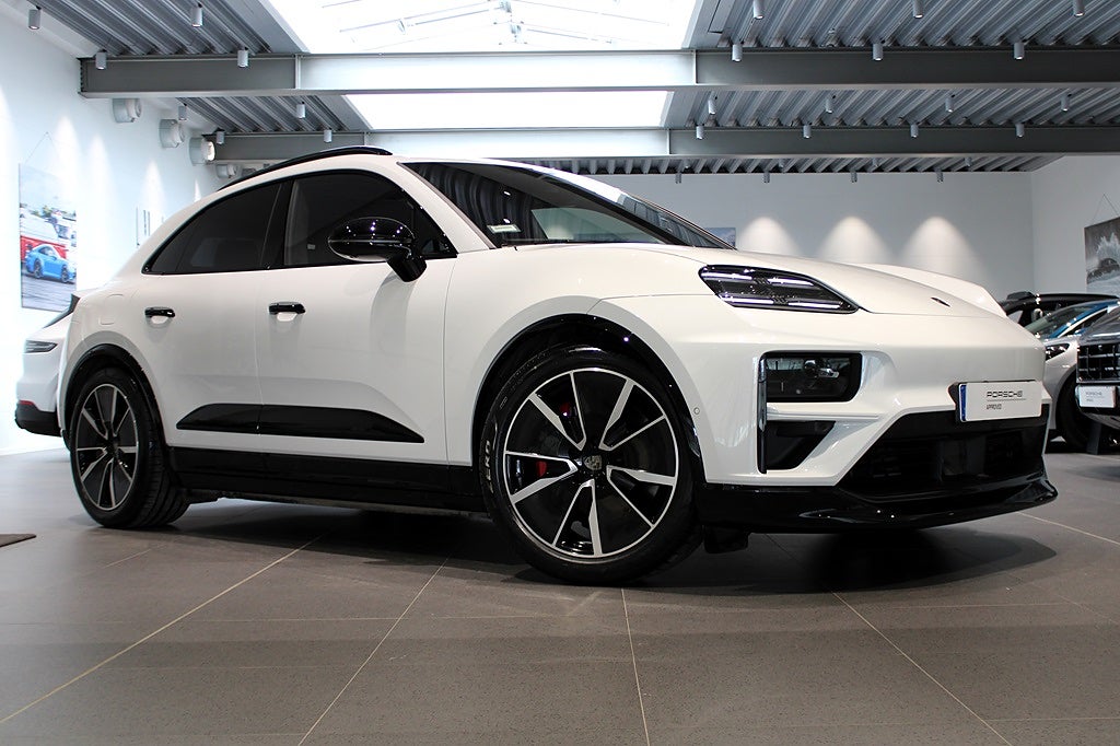 Porsche Macan Turbo Moms