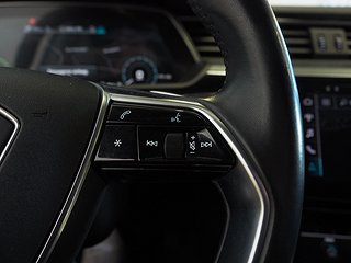 SUV Audi E-Tron 21 av 22