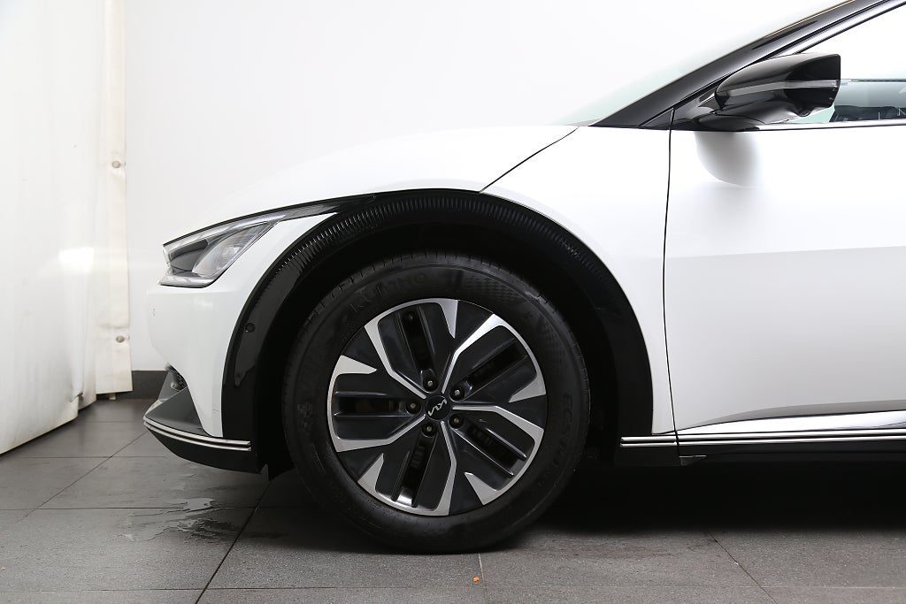Kia EV6 77.4 kWh 325hk PLUS AWD 360°-kamera Skinn Leasbar 2023