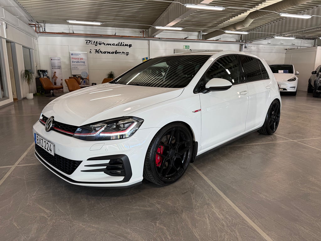 Volkswagen Golf GTI Performance 2.0 TSI 245hk Cockpit Kamera Fullservad