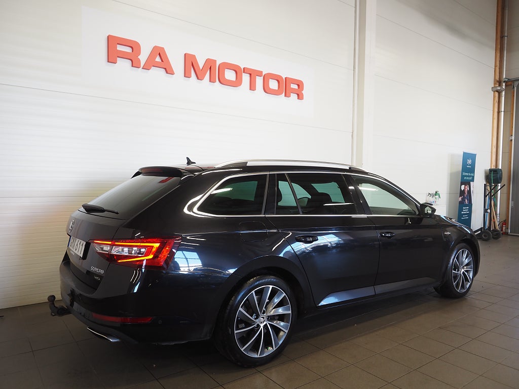 Skoda Superb Kombi 2.0 TSI 4x4 280hk L&K Navi B-Kam Skinn 2018