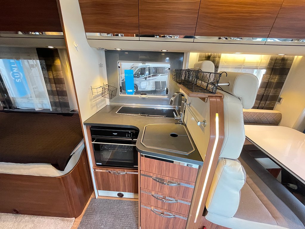 Adria Coral 670 SLT /Solcell/Badrum bak/Ugn/Fint skick/L-bädd - Adria